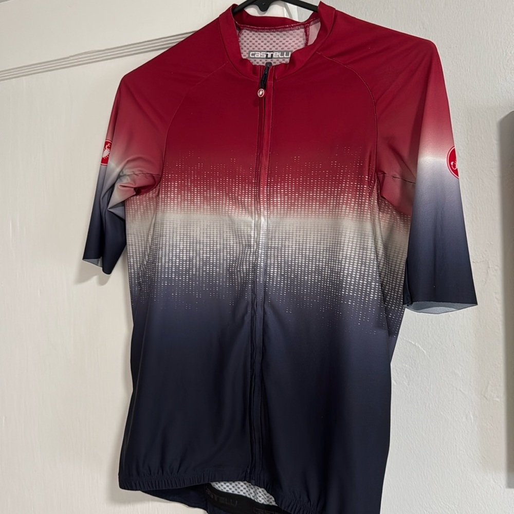 Castillo Aero 6.0 top. Large